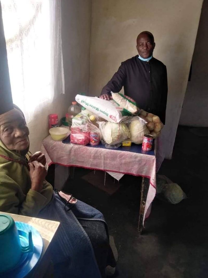 Beneficiaries with groceries